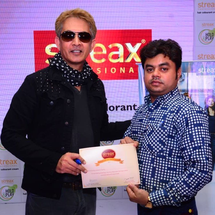 Best Salon in Maujpur