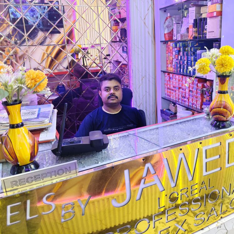 Best Salon in Maujpur